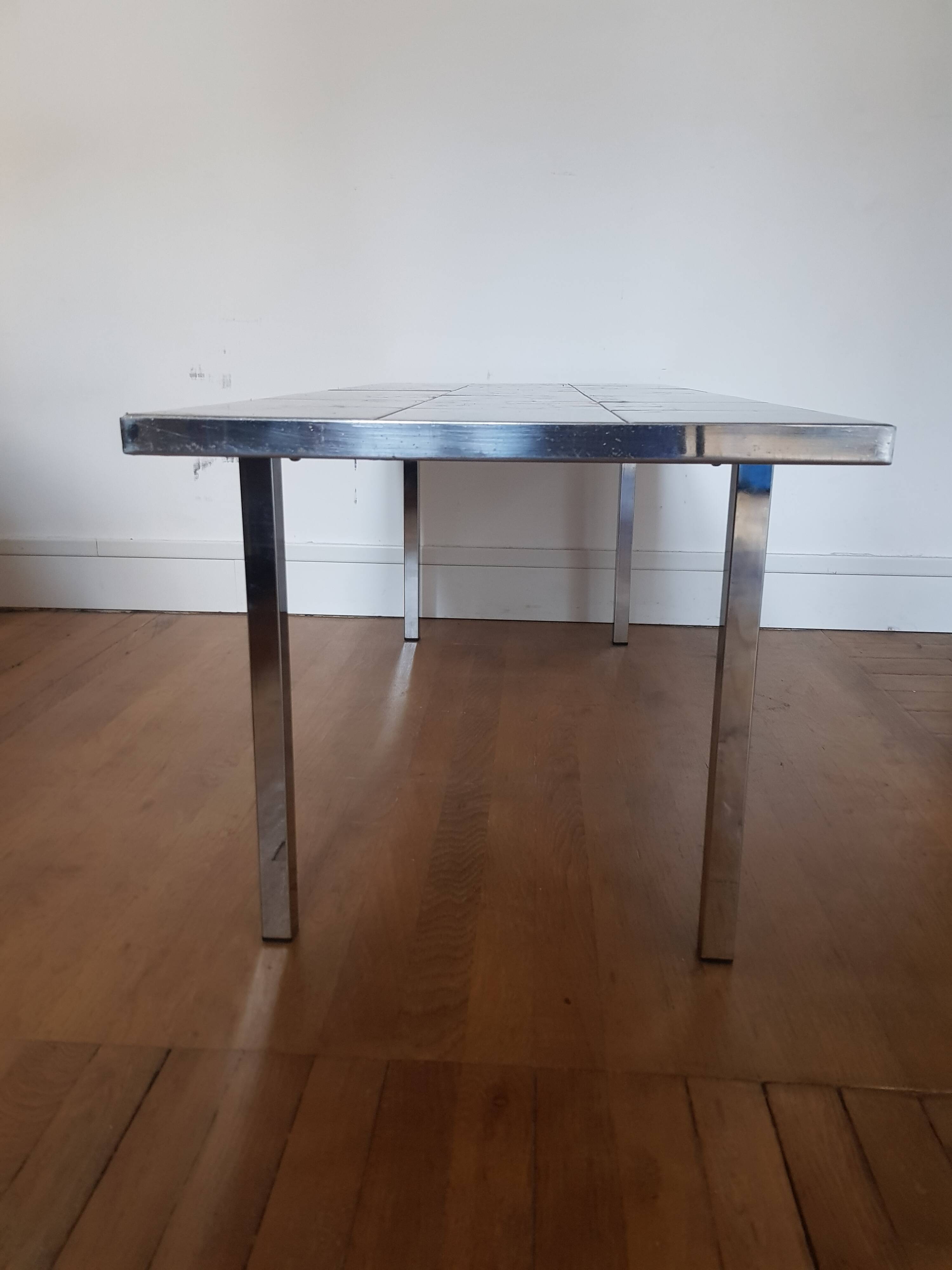 Ceramic coffee table by Adri