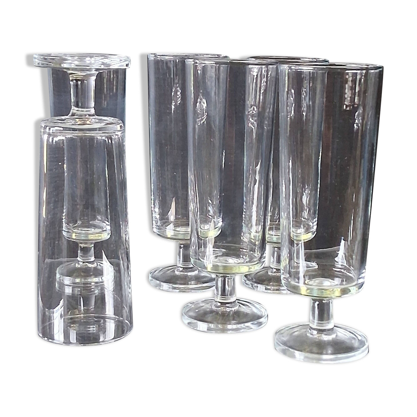 Set of 6 transparent glass flutes/coupes in very good condition.