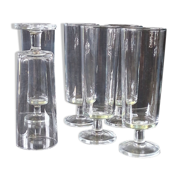 Set of 6 transparent glass flutes/coupes in very good condition.