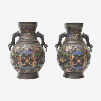 Paire de vases en bronze et émaux
