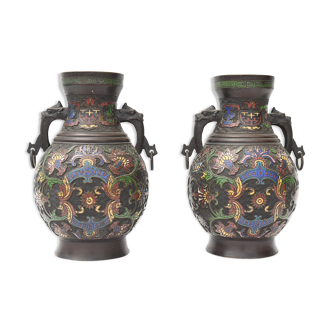 Paire de vases en bronze et émaux