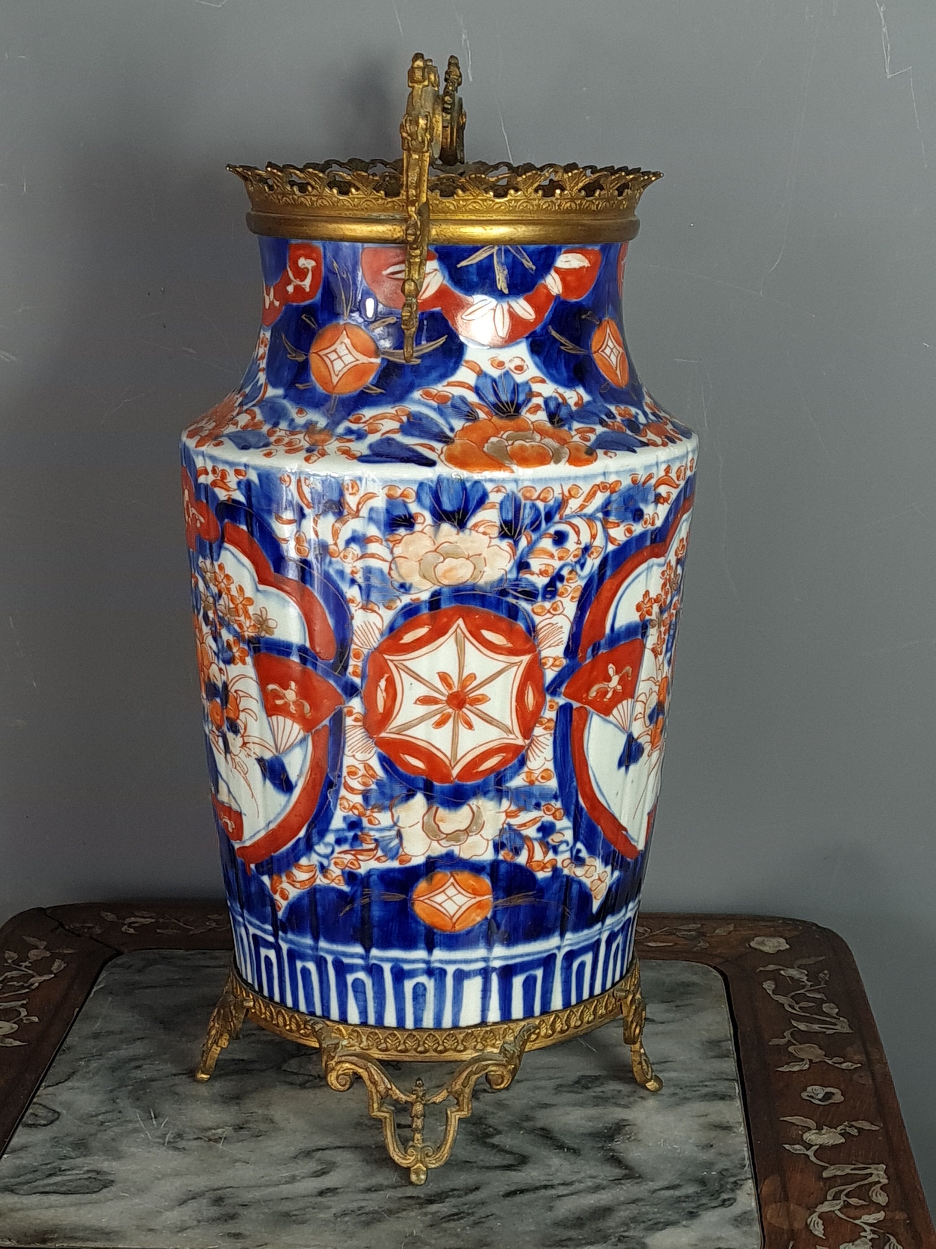 Porcelain vase Imari gilded brass frame Japan 1850-1900.  SB