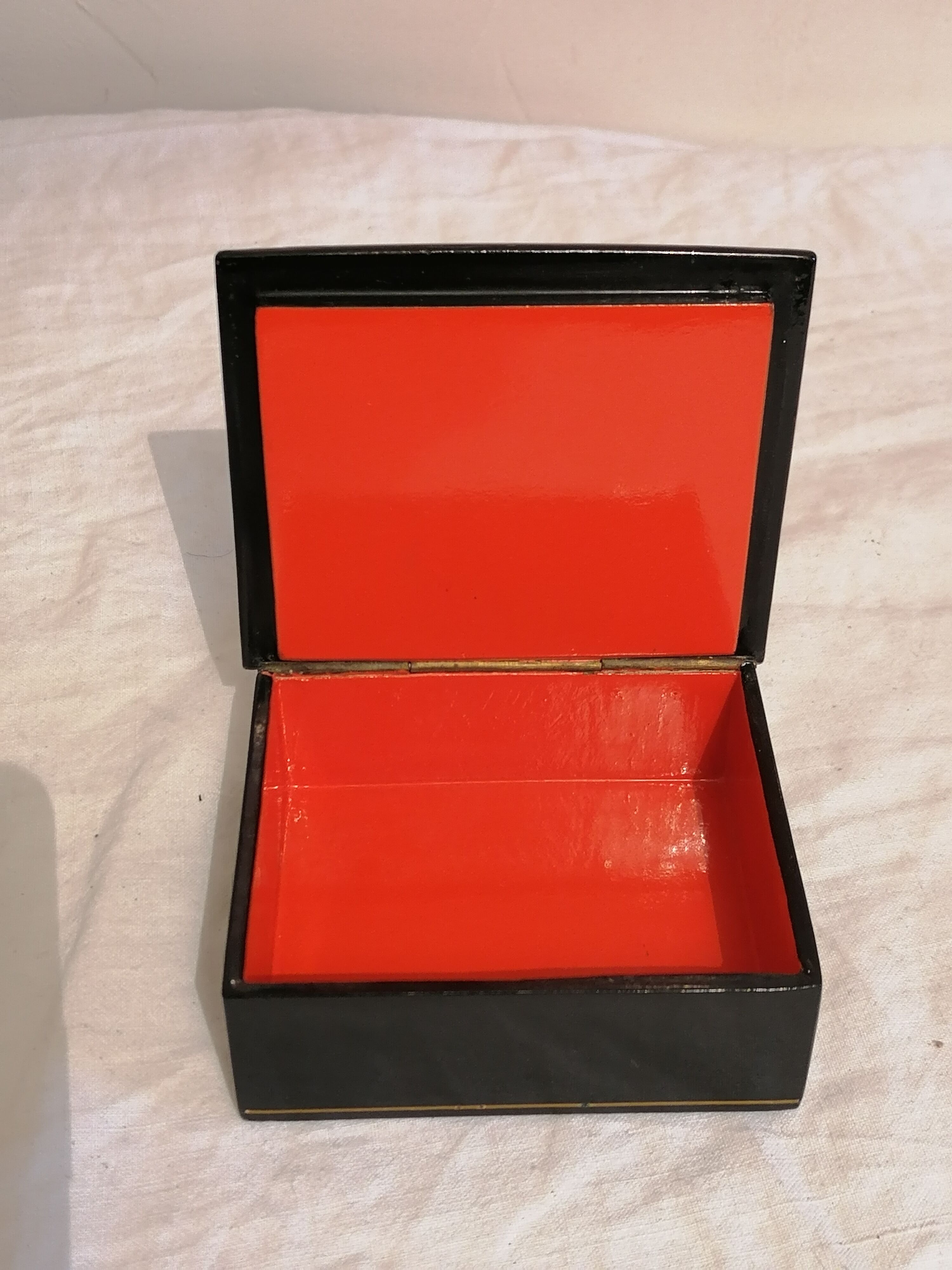 Old box with landscape decoration, School of Fédoskino, Russia