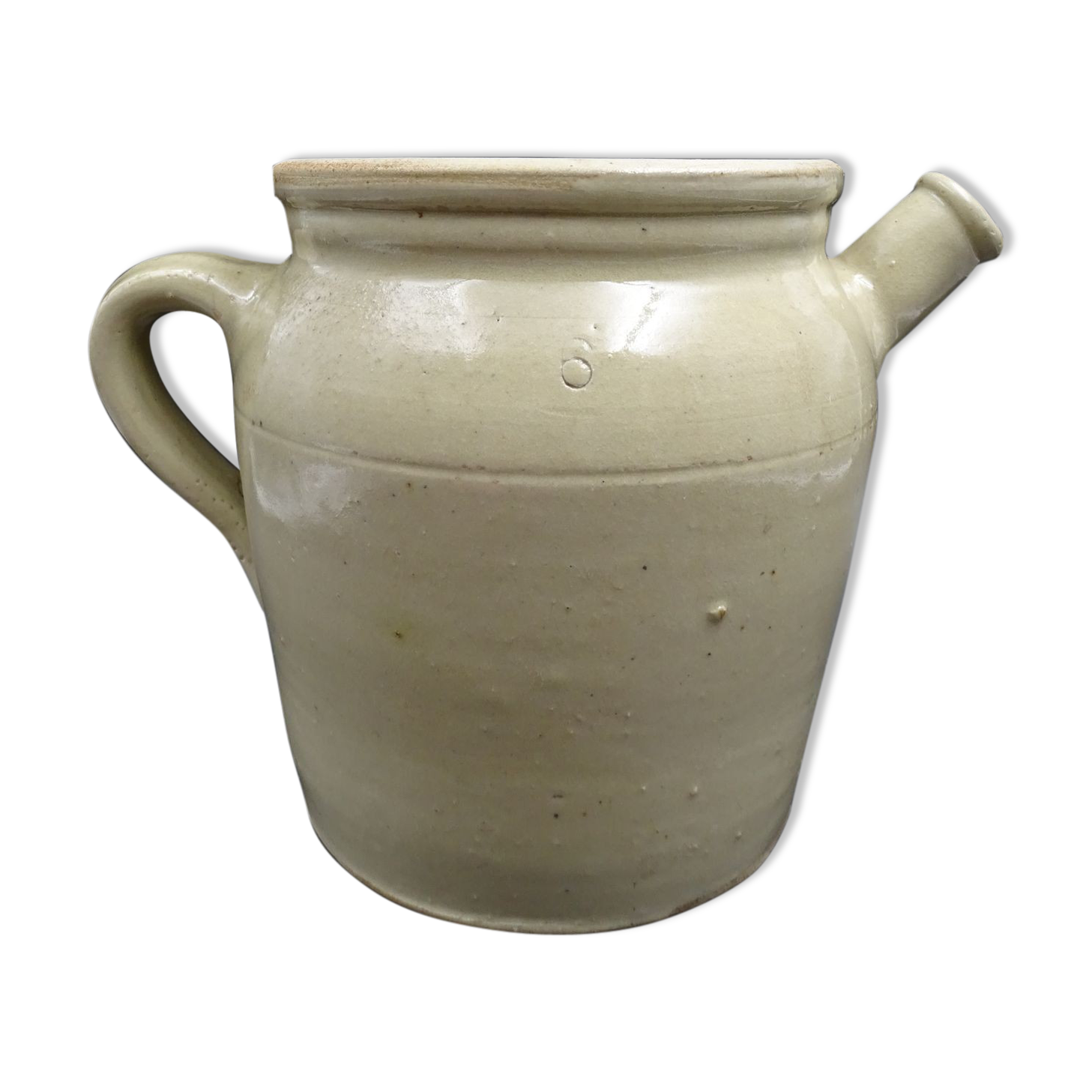 Grease pot with burgundy sandstone spout