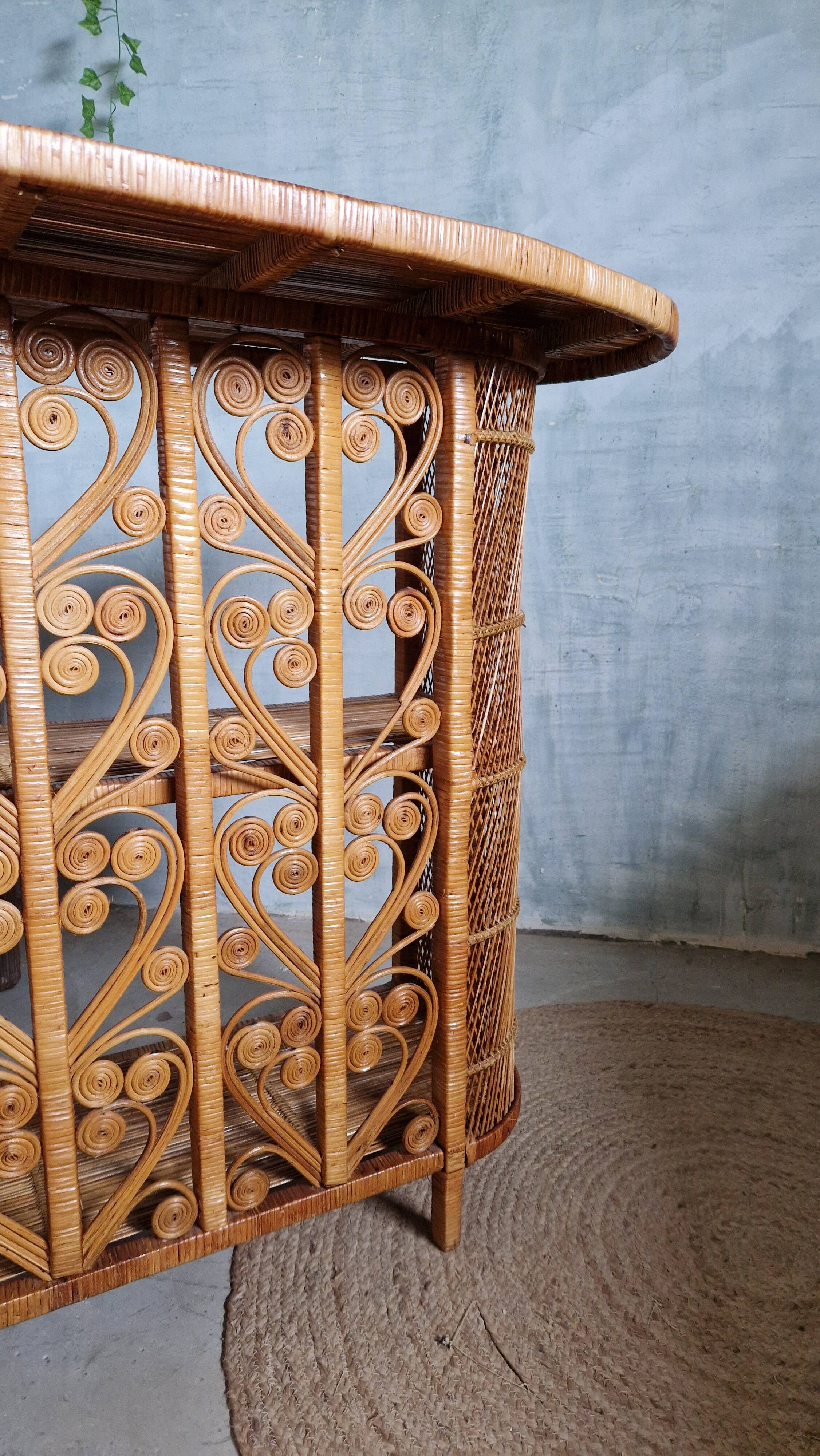 "Peacock" rattan bar