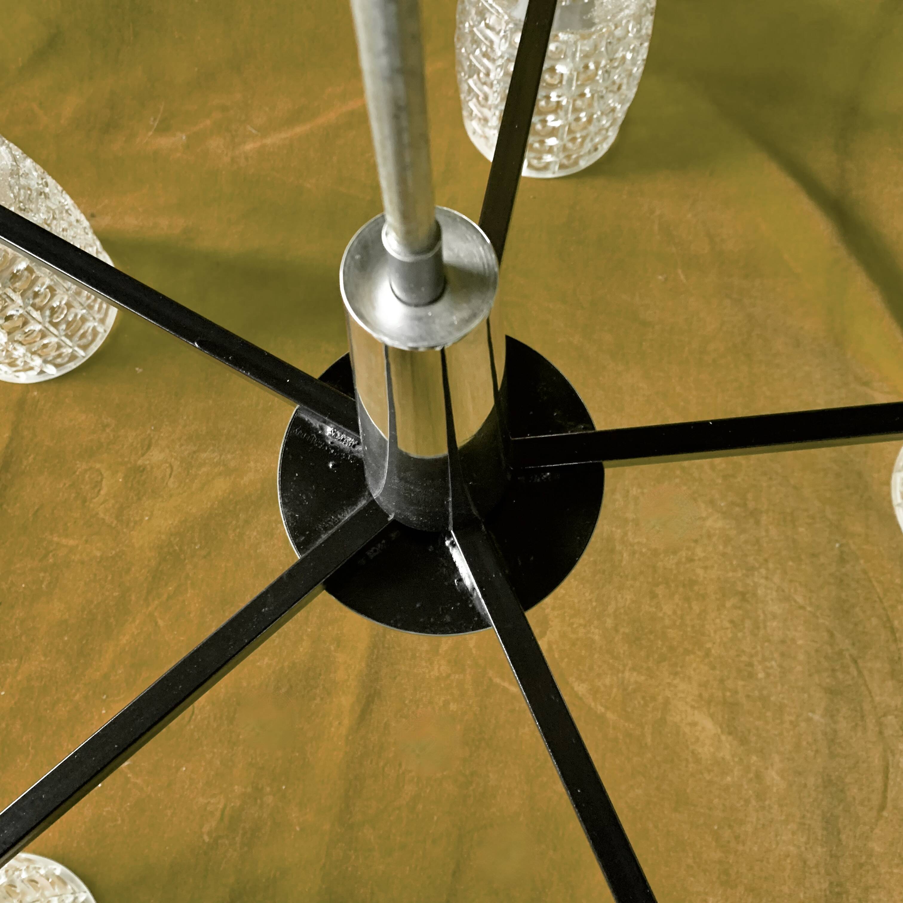 Large modernist chandelier in chromed metal and textured glass - 5 arms