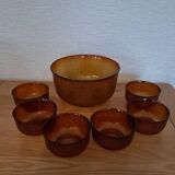 Ensemble coupelles et plat en verre ambré, années 70