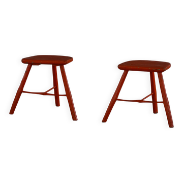 Paire de tabourets en bois peints en rouge patiné avec pieds évasés, années 1950-1960