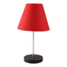 Lampe de table argentée avec abat-jour rouge conique fait à la main