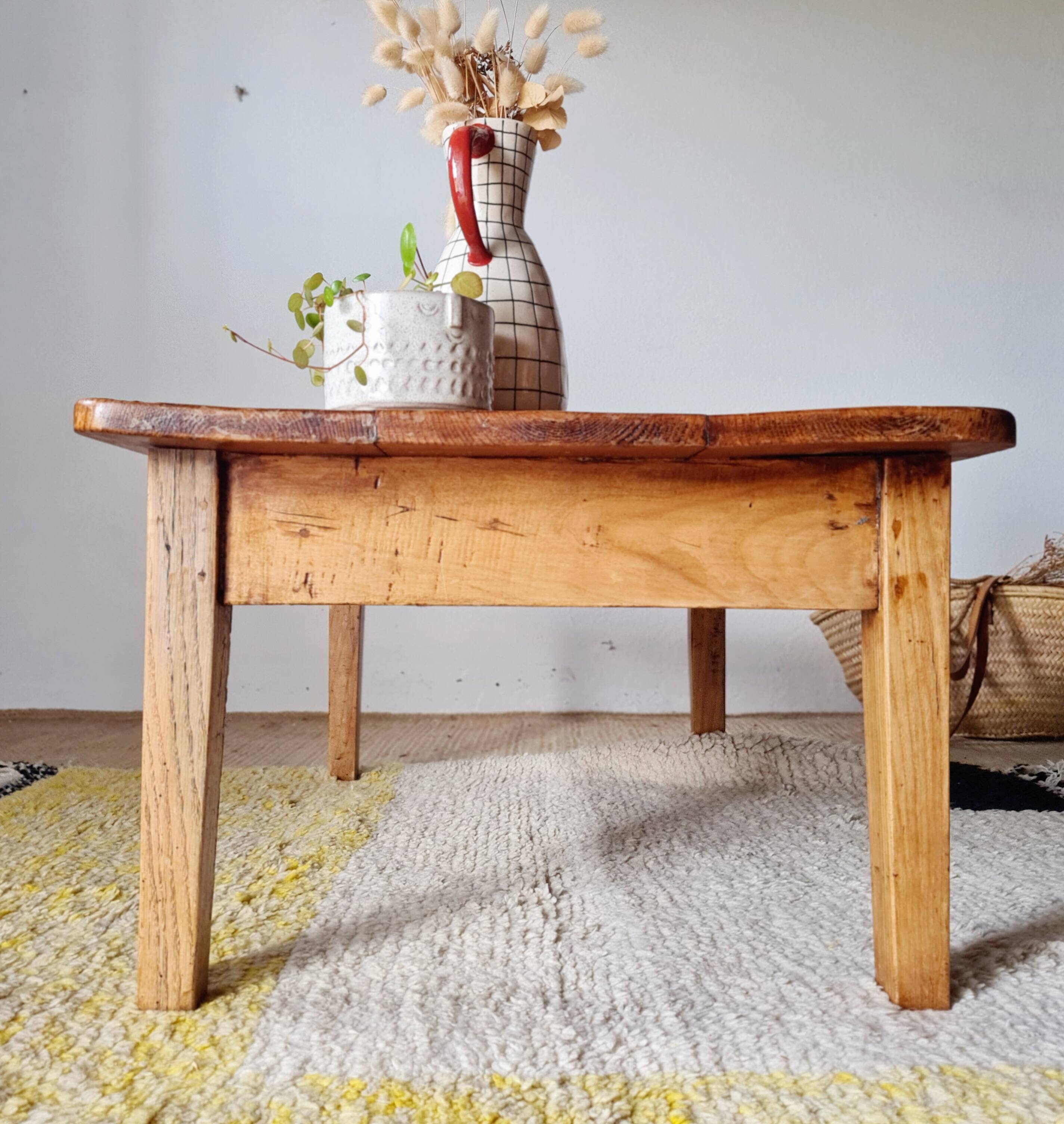 Low farmhouse table in honey pine wood with drawer, L96cm