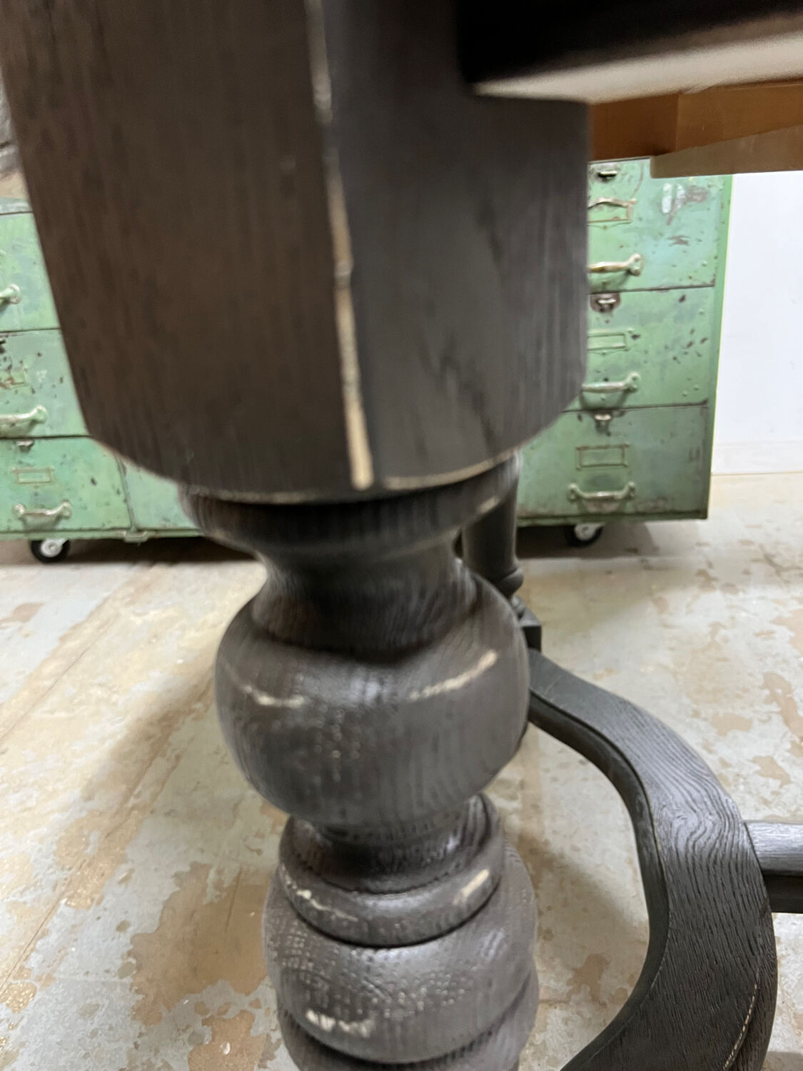 Oval table with extension