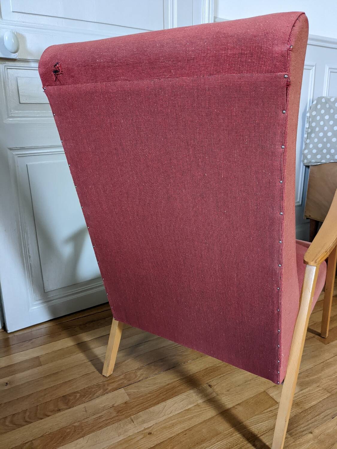 Fauteuil scandinave pieds compas