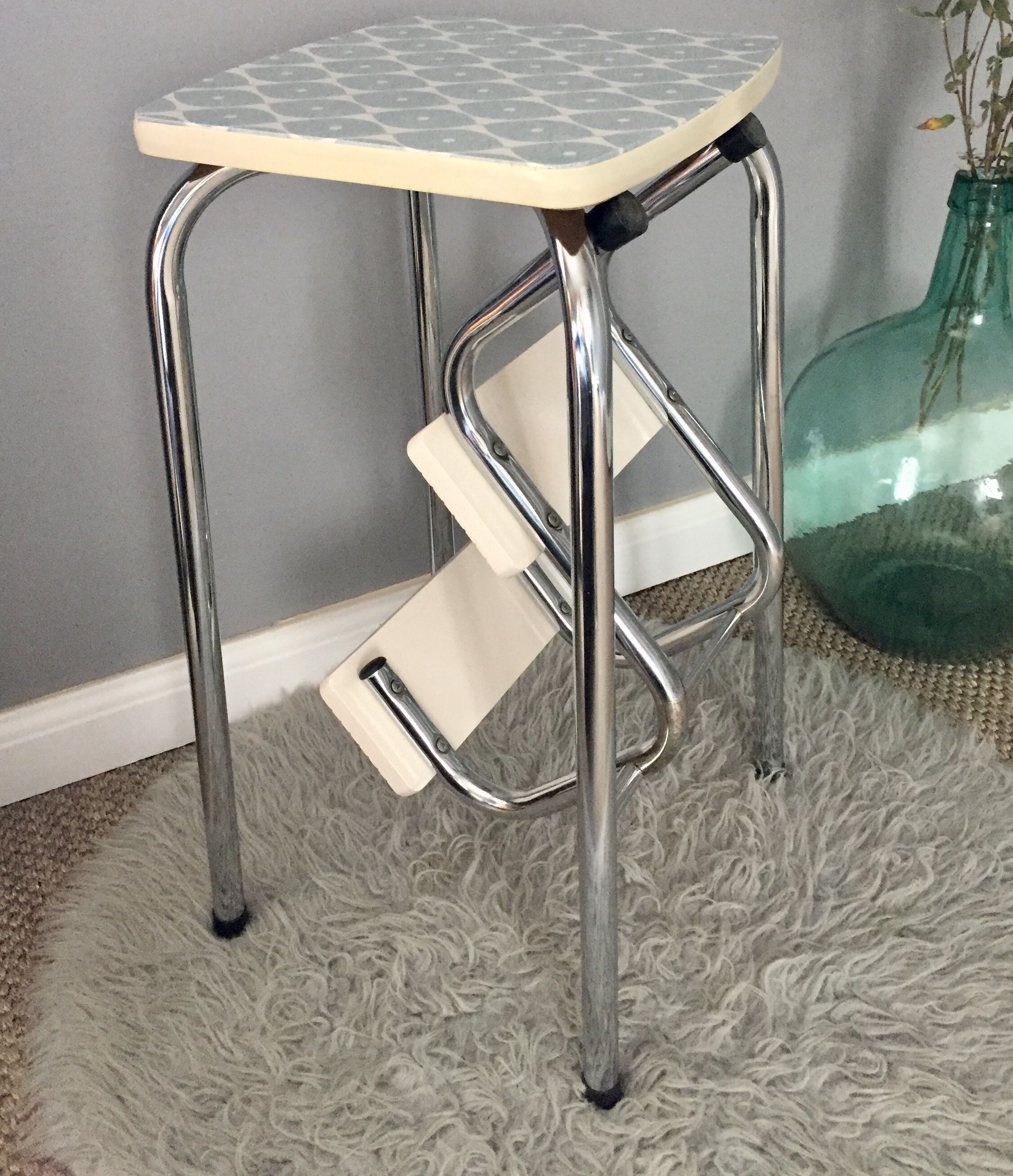 Stool/market foot formica