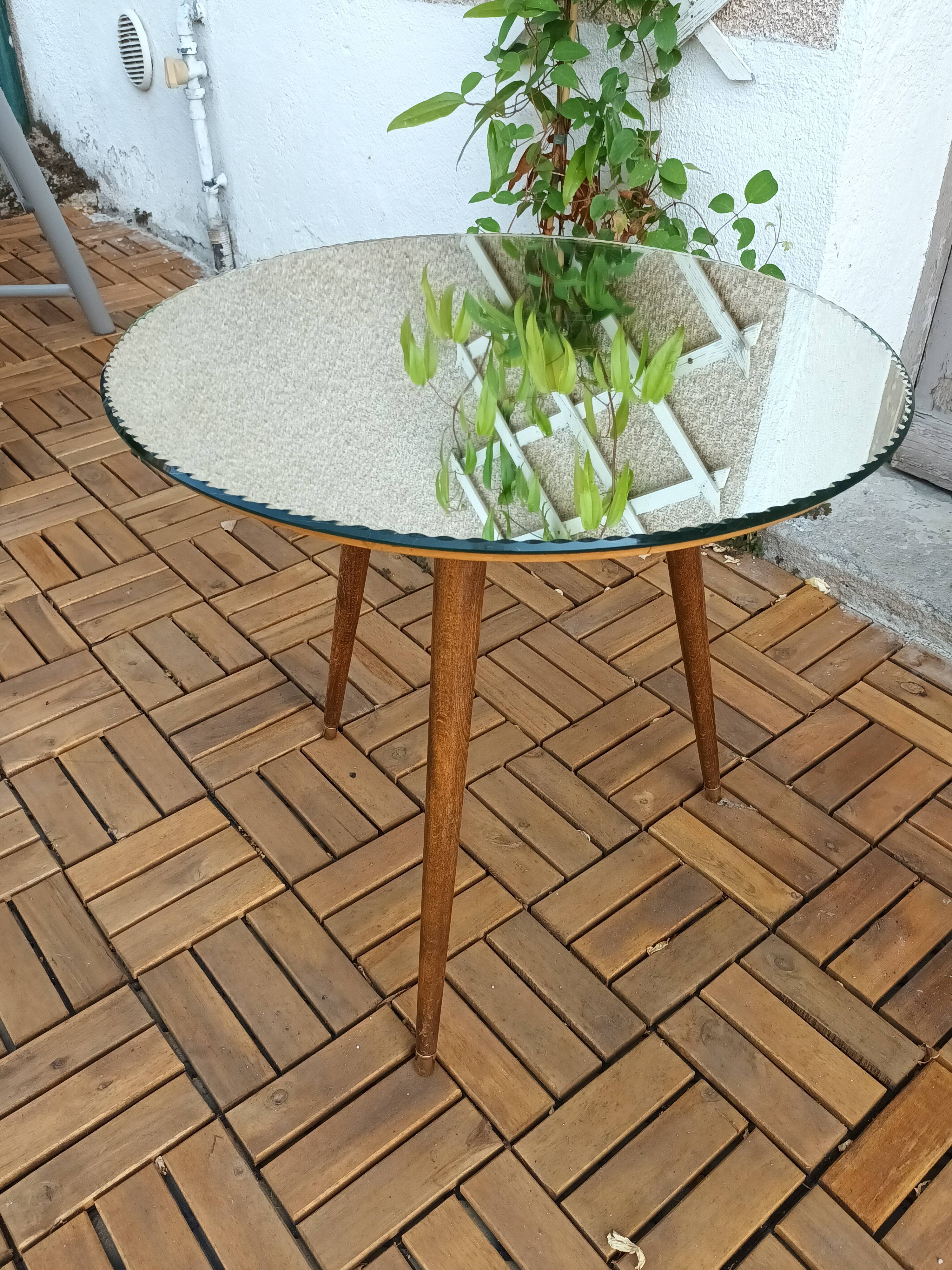 Tripod mirror table