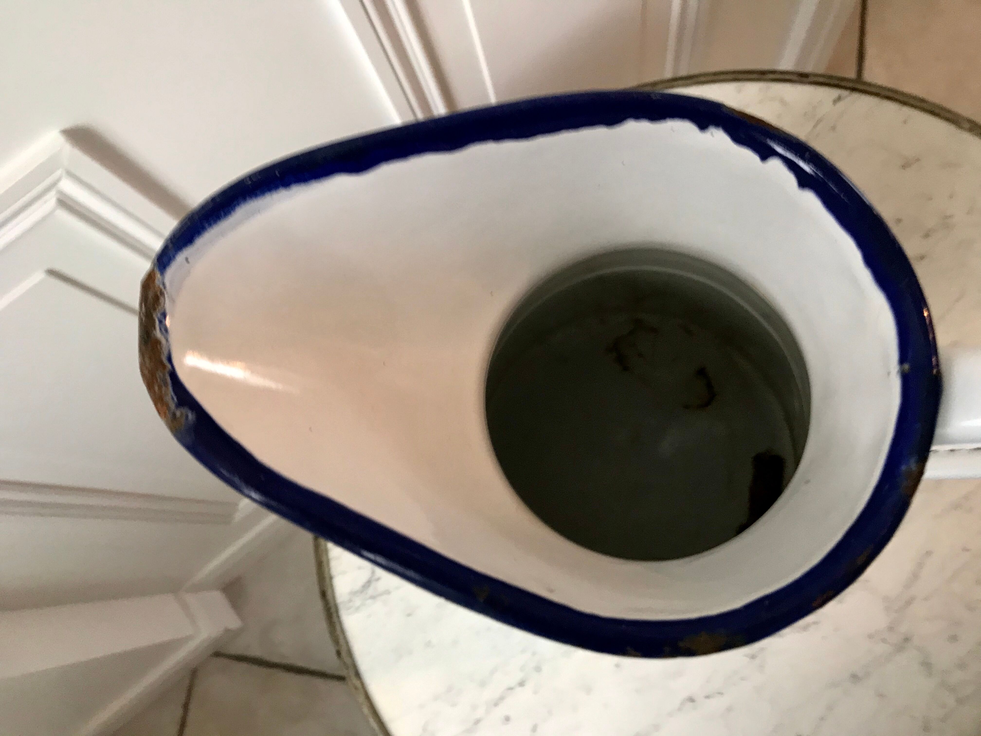 Old pitcher in enamelled sheet metal 20s-30s