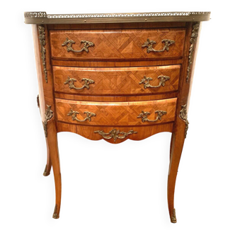 Commode demi lune de style Louis XV en marqueteriea fond de cubes XX siècle