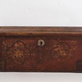 Coffre ancien peint avec motifs floraux et serrure en fer (vers 1820) #47