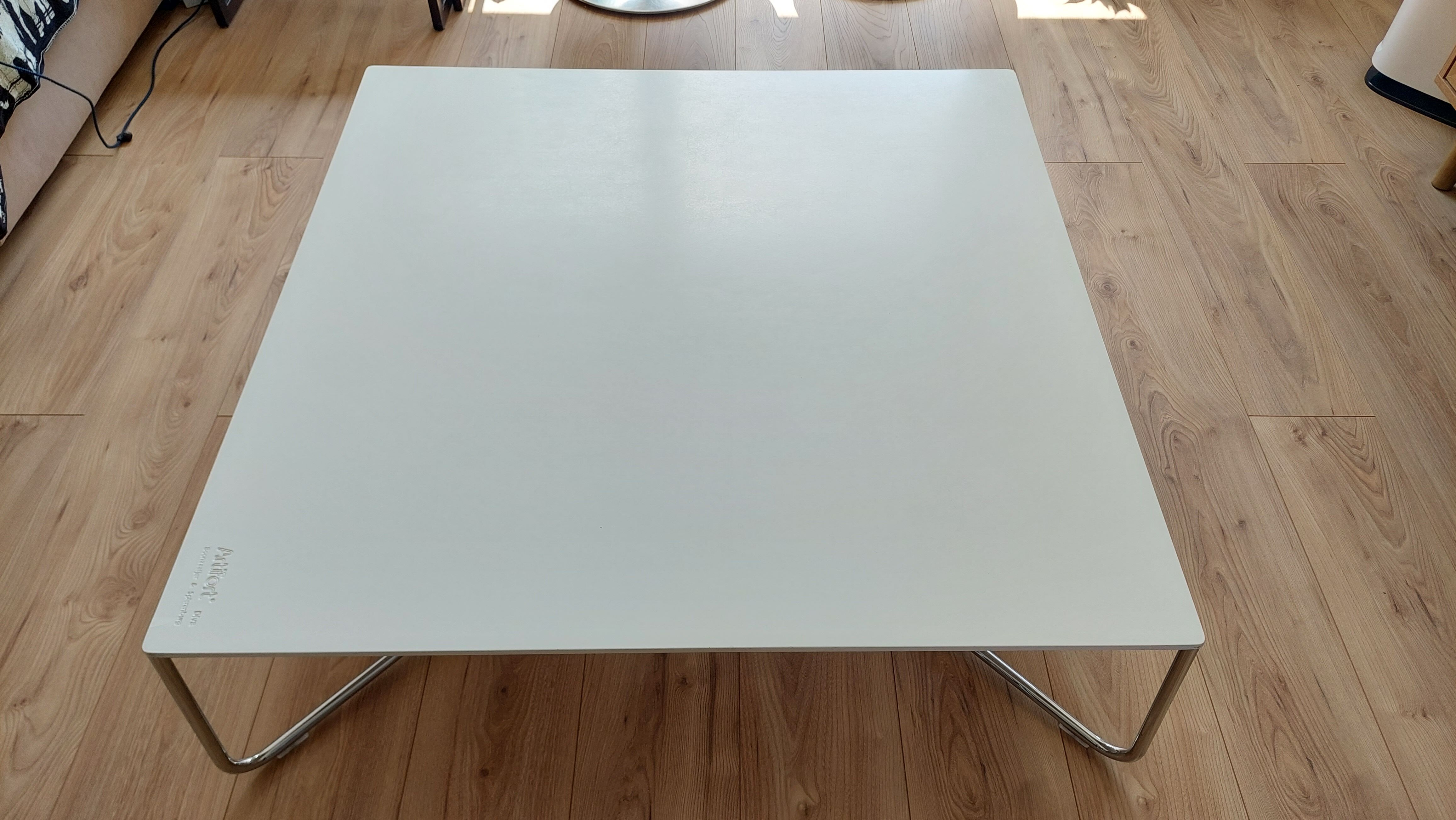 Artifort Diva coffee table