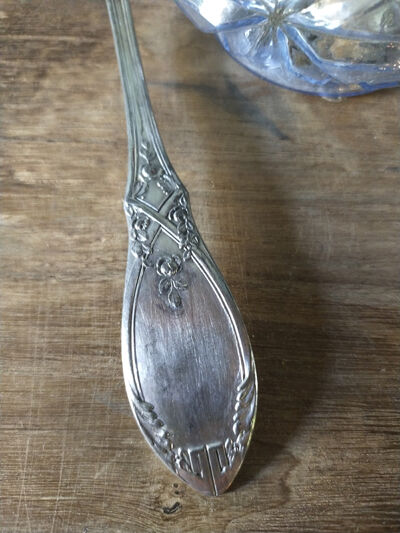 8 silver metal forks