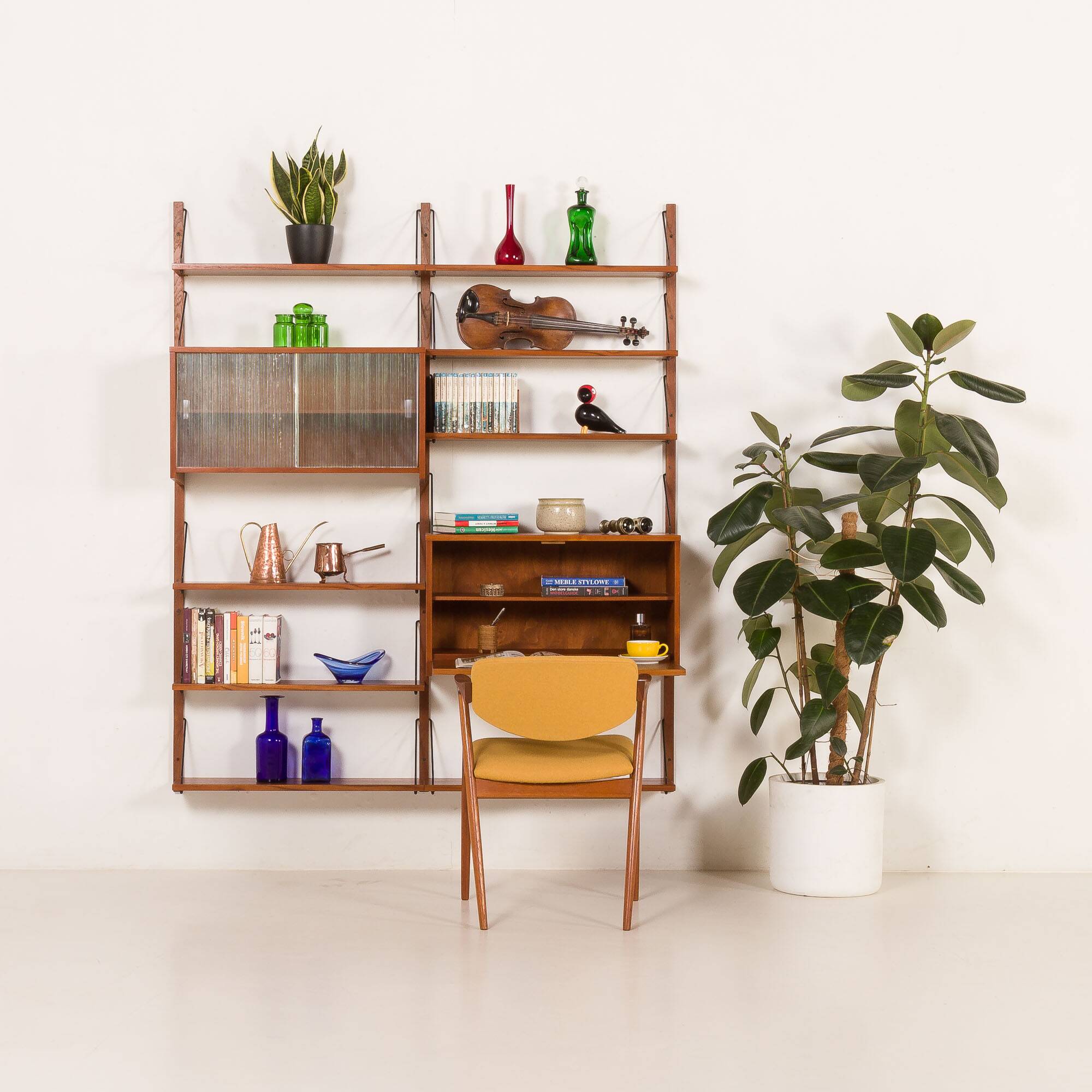 Scandinavian vintage shelving wall unit with a bureau and bar cabinet, Den