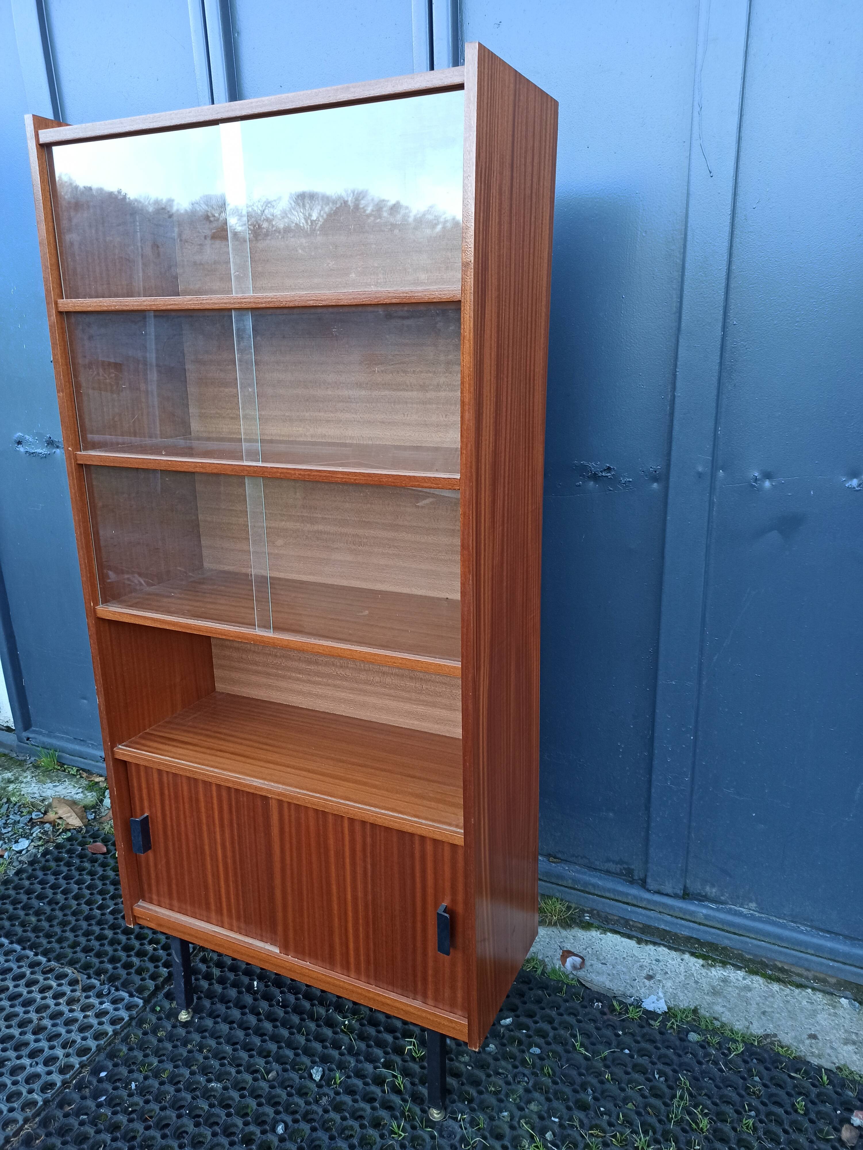 Bibliothèque étagère des années 50 pieds carrés faire noir vitrine