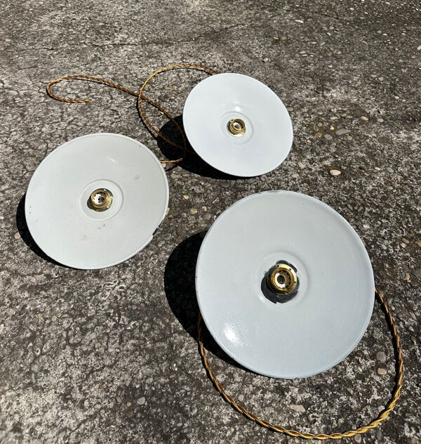 Trio suspension abat jour vintage tôle émaillée verte et blanche