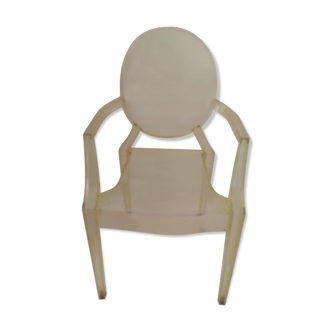 Fauteuil enfant Loulou Ghost par Philippe Starck, diffusé par Kartell.