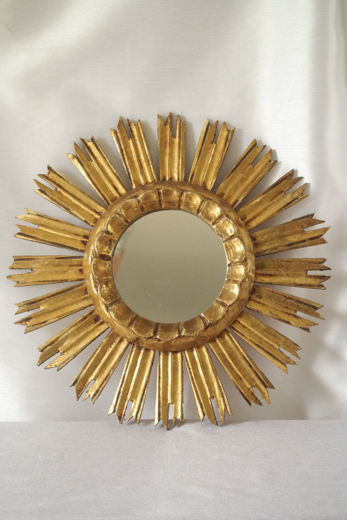 Vintage sun mirror in wood and gold resin 43 cm