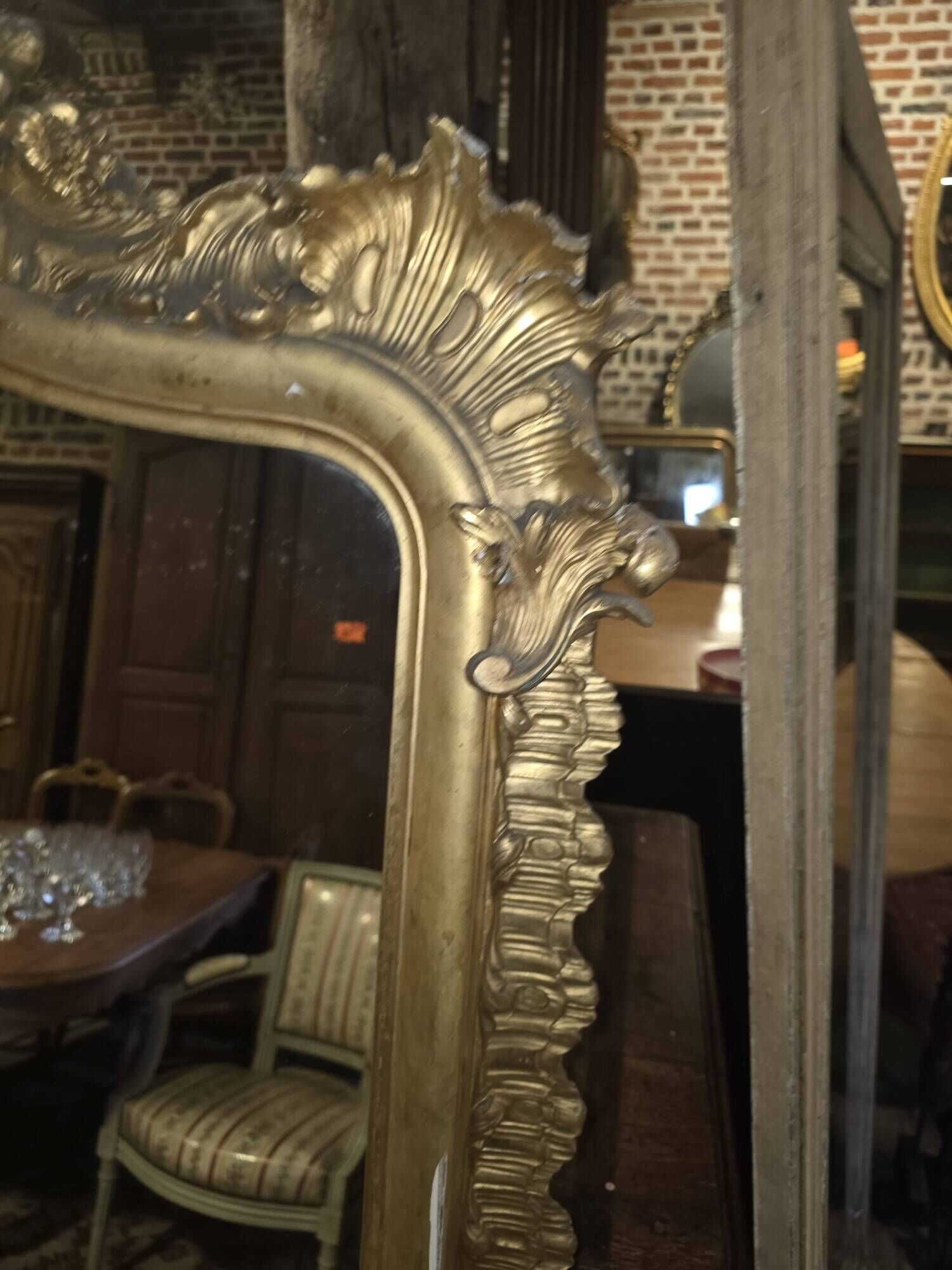 Miroir style Louis XV doré à la feuille d'or du XIXème, 181cm H