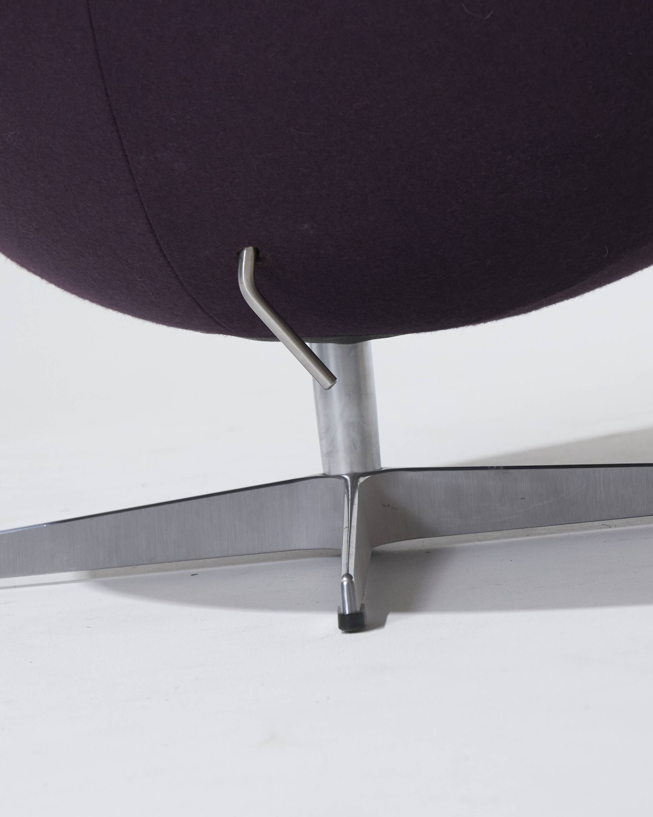 PURPLE EGG ARMCHAIR, ARNE JACOBSEN, 1960s