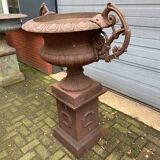 Jardinière en fonte avec piédestal