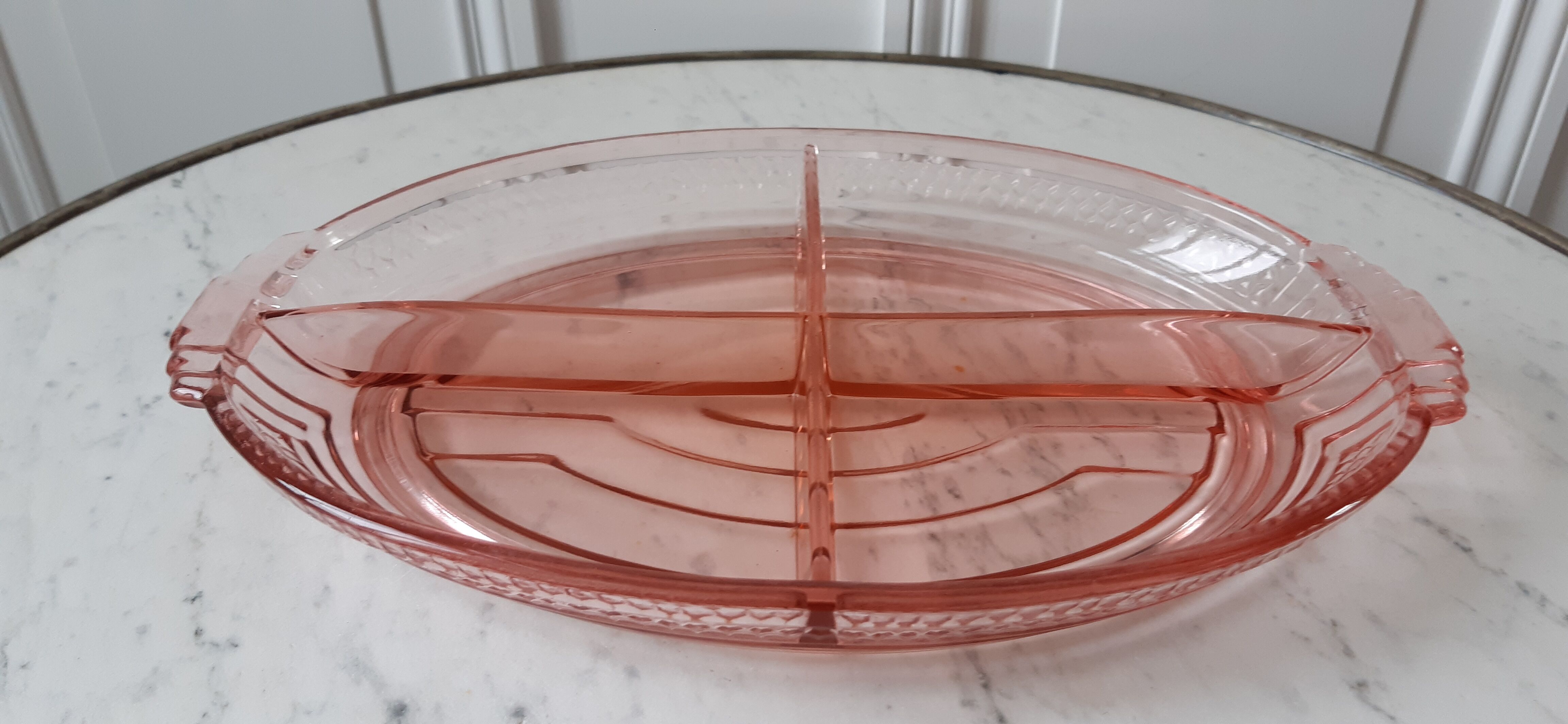 Plat en verre rose à compartiment art déco années 30-40