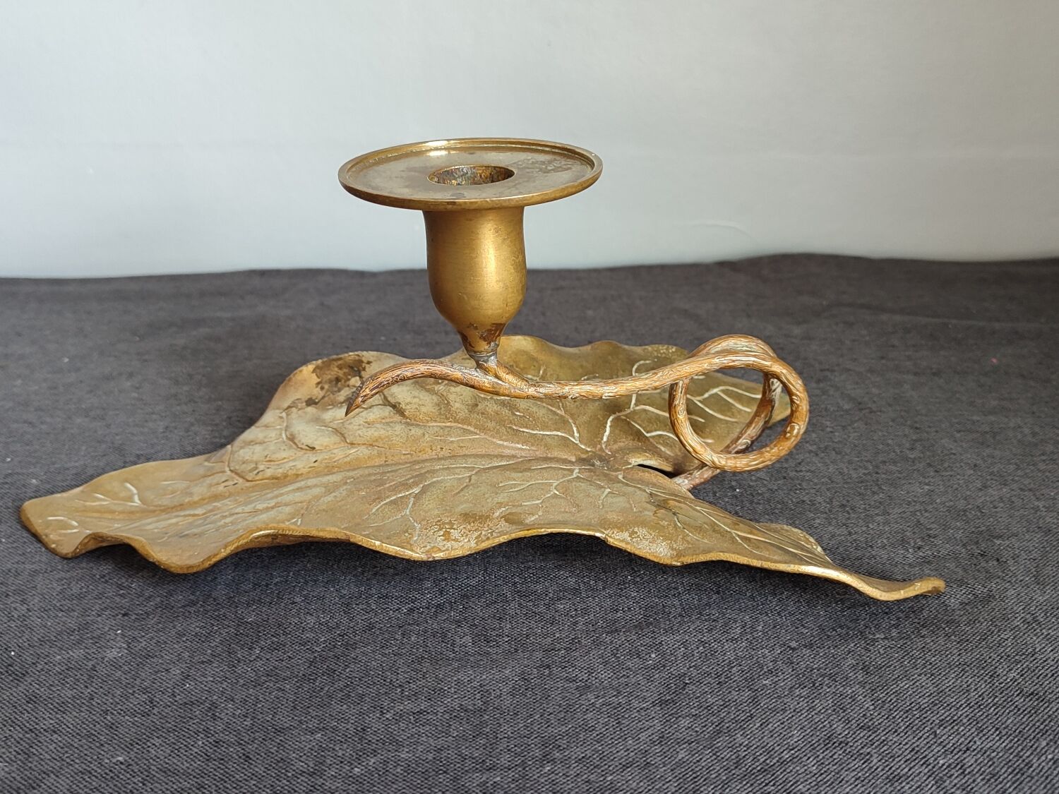 Antique bronze ivy leaf candle holder