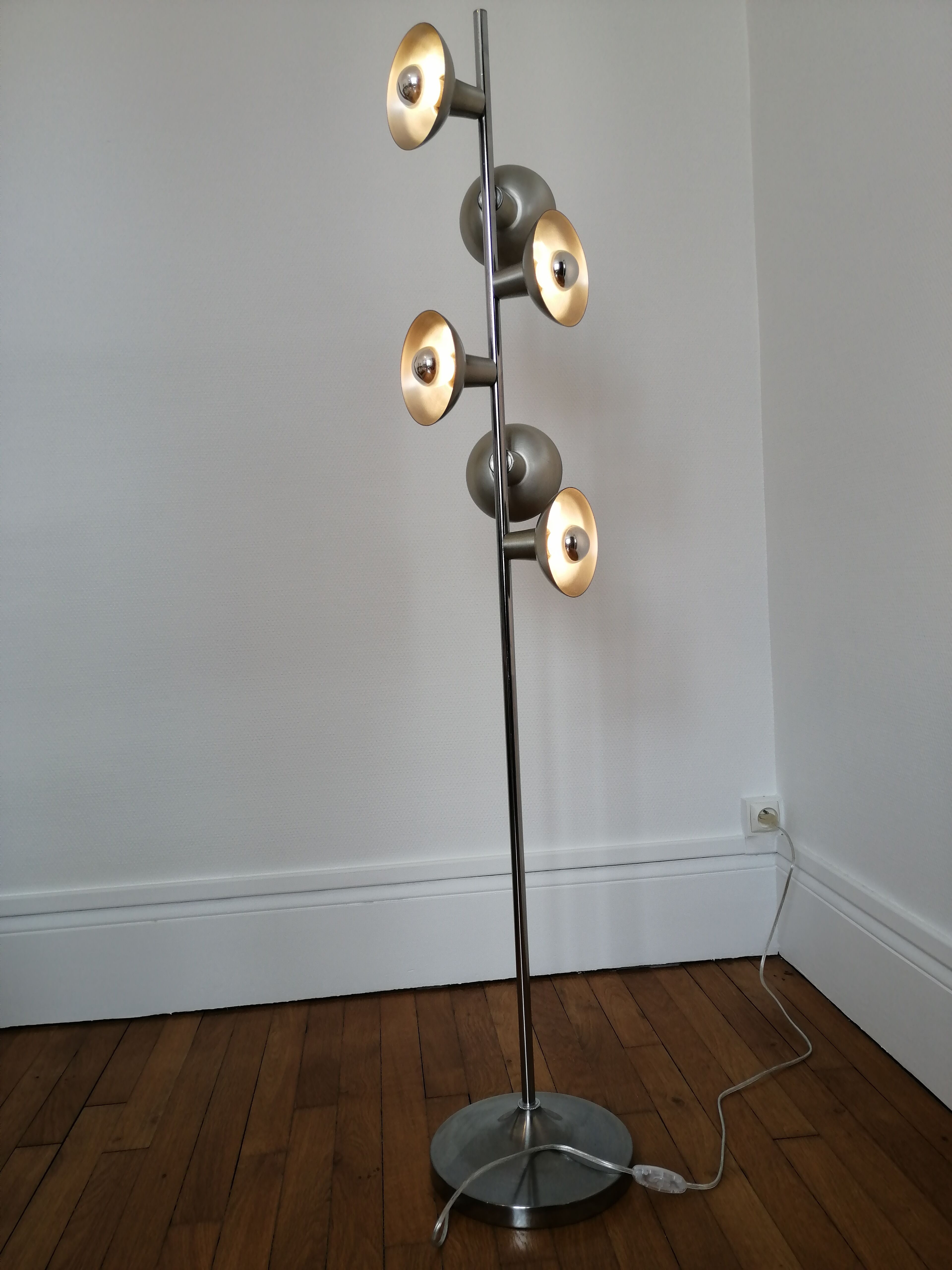 Floor lamp