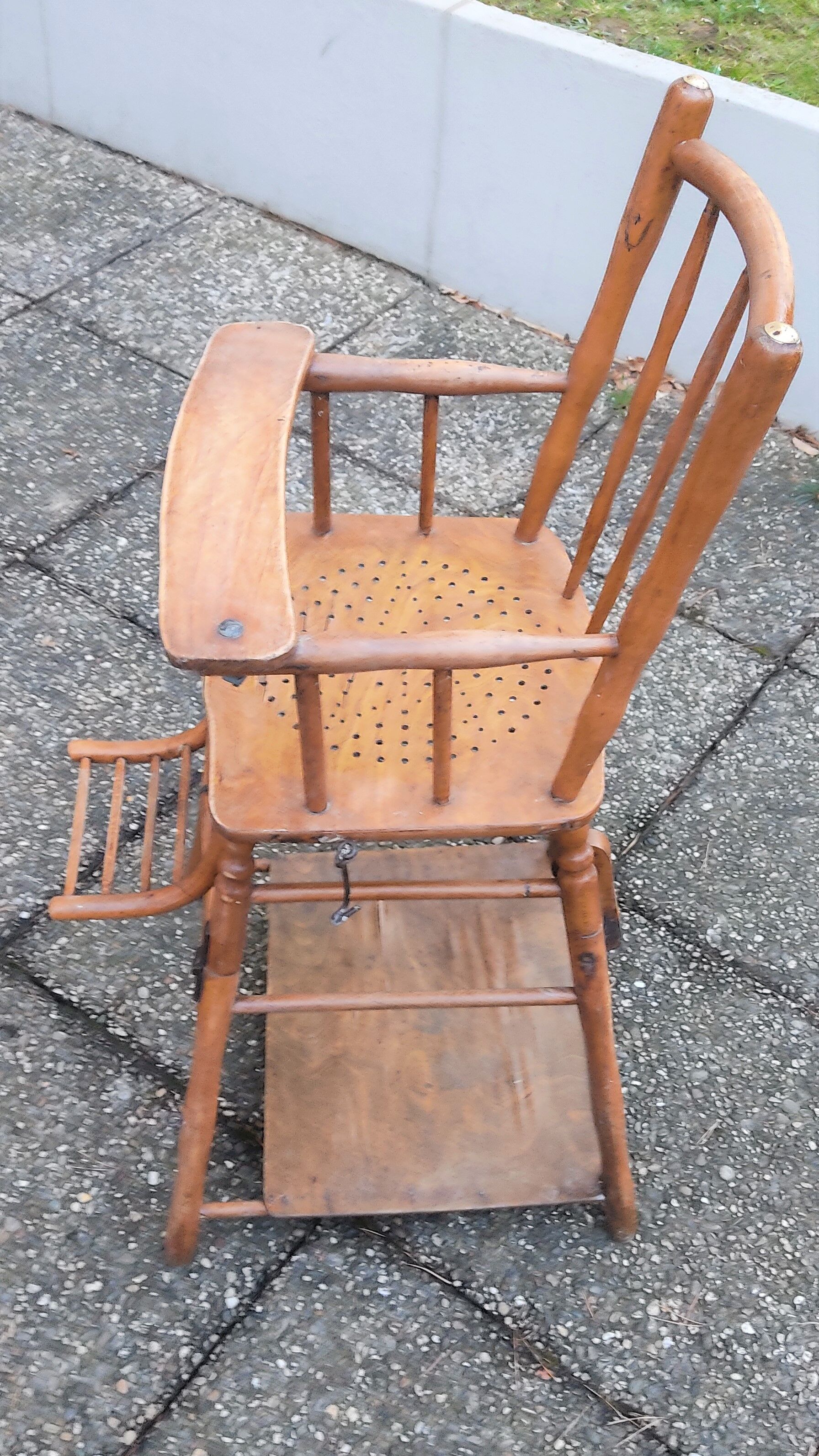 Chaise haute de bébé