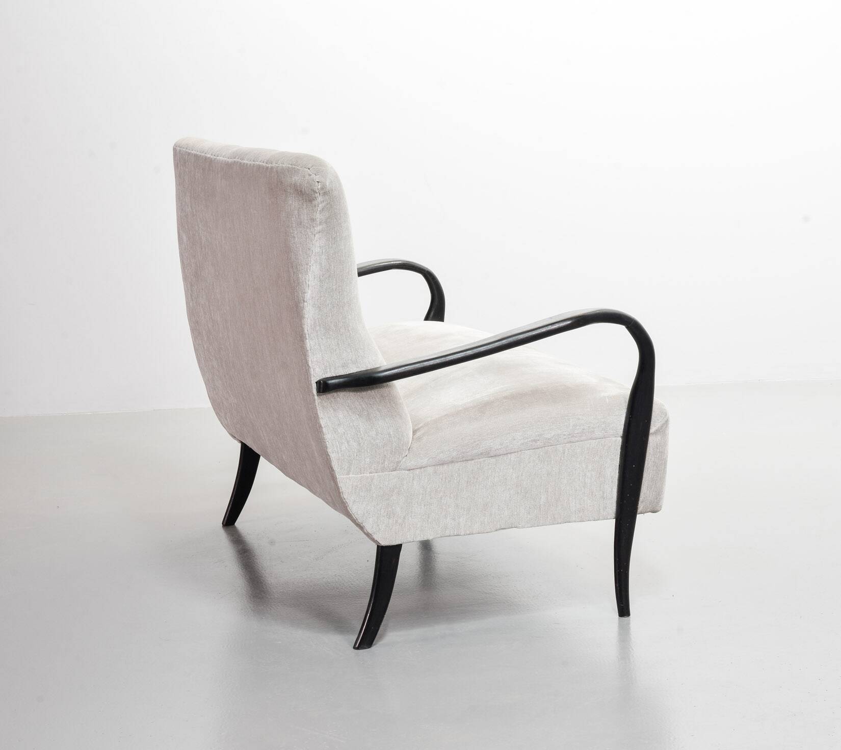 Guglielmo Ulrich Two Seat Sofa in Grey Silver Fabric. Italy, 1950s