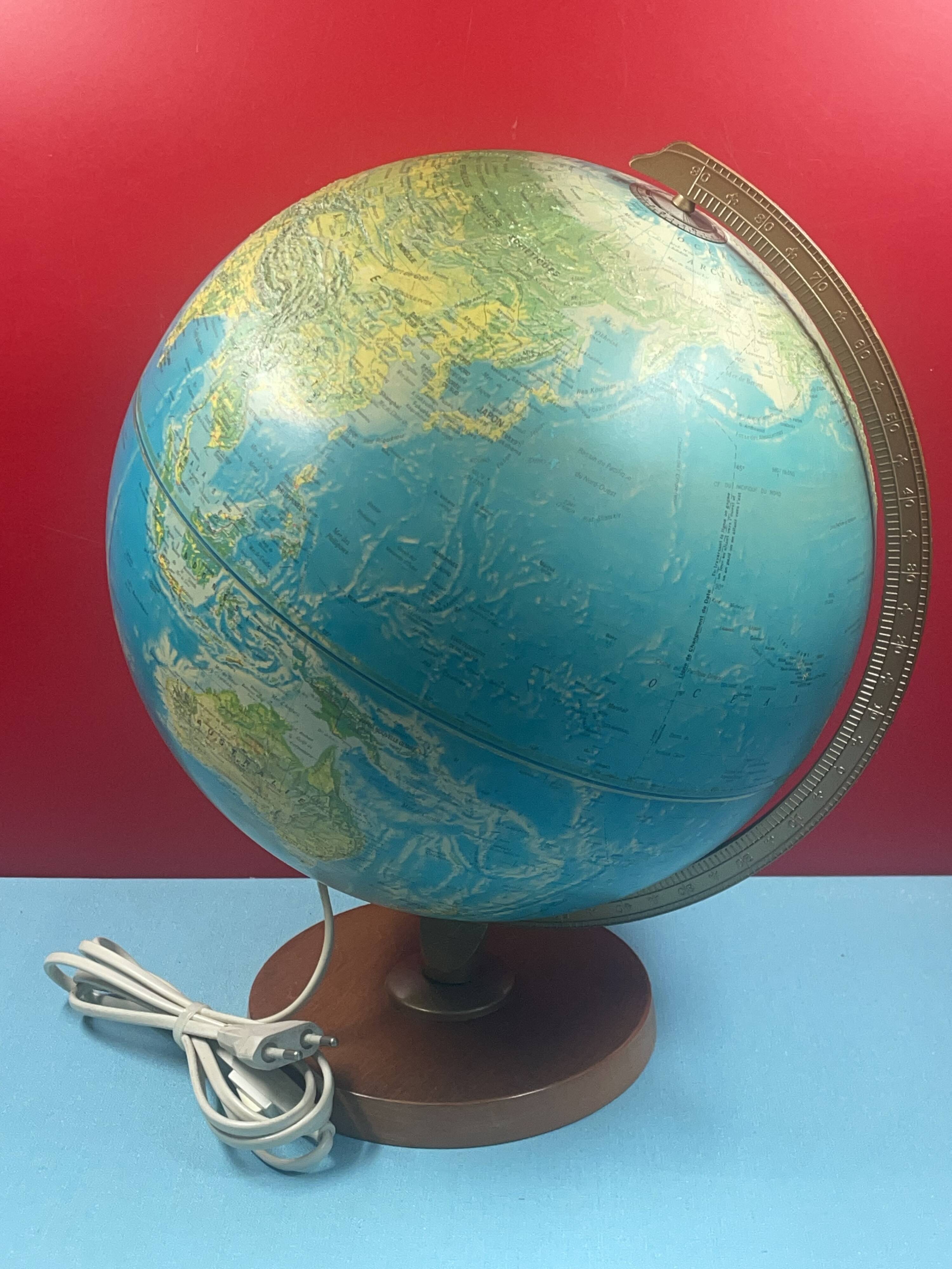 World map, replogle terrestrial globe Horizon Mondiale, Chicago 1970, works