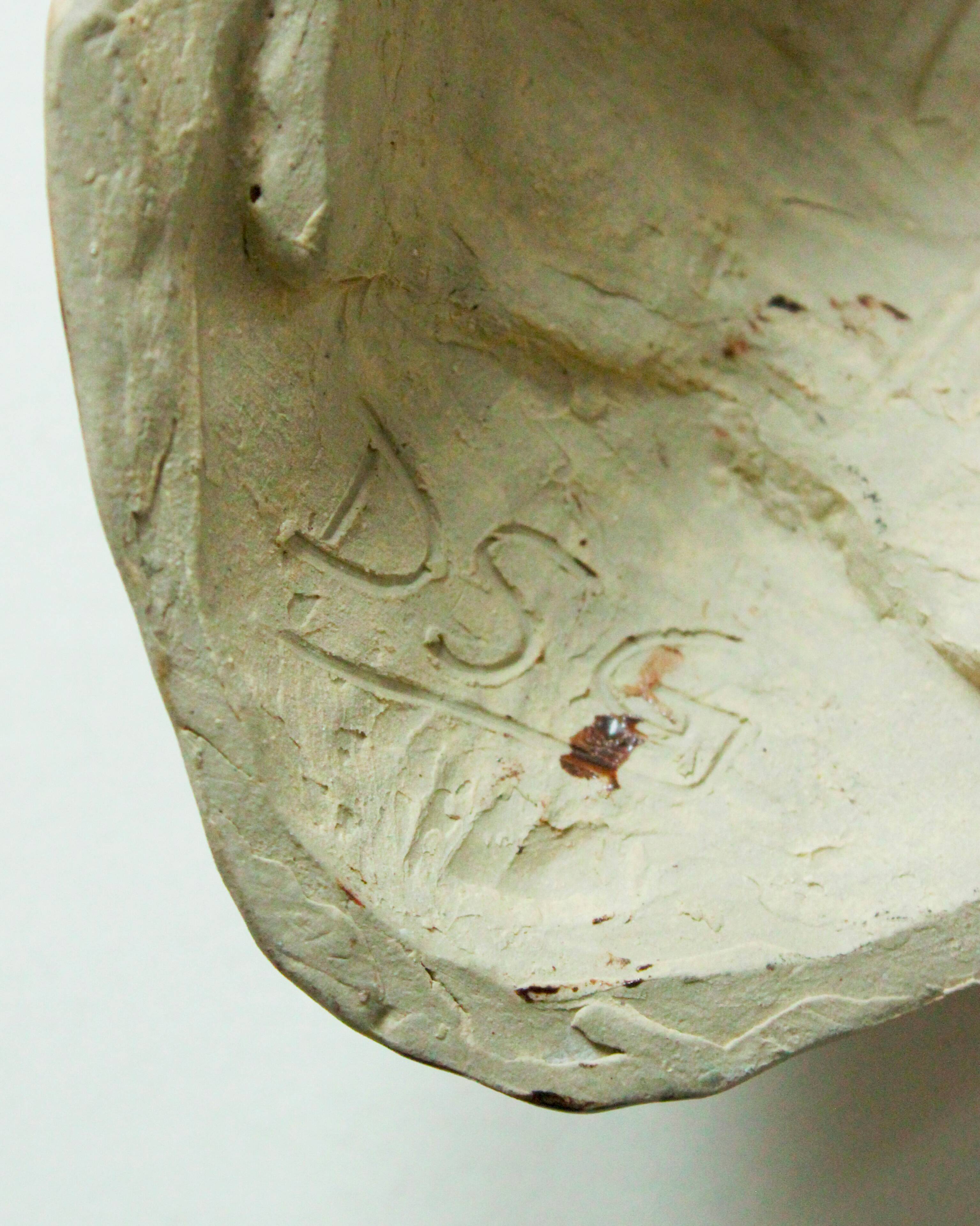 Masque en céramique émaillée rouge, dans le goût d'Accolay, années 50 / 60