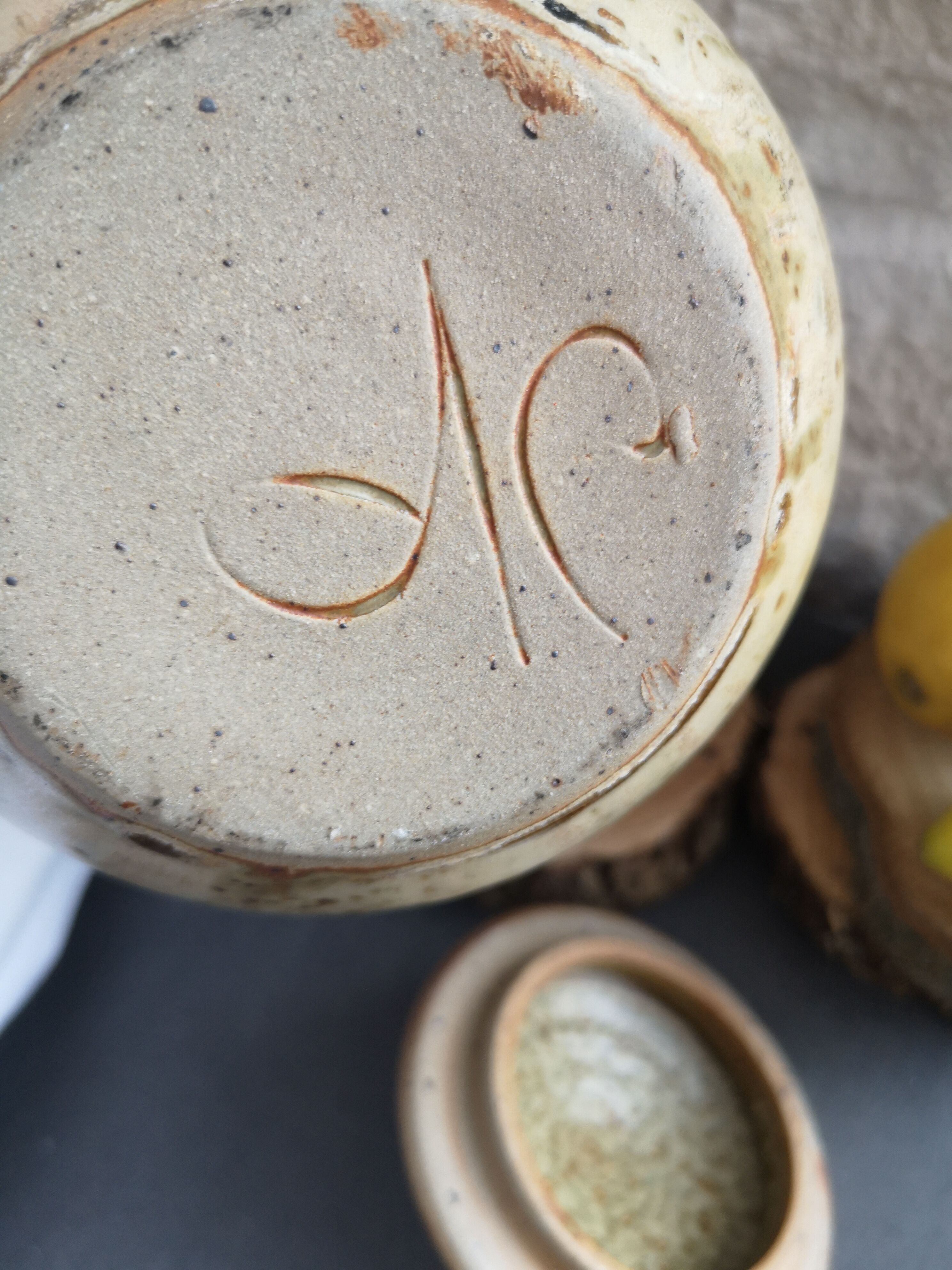 Olive pot in sandstone