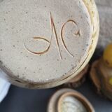 Olive pot in sandstone