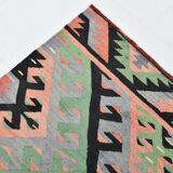 Tapis kilim graphique pastel – Un bijou artisanal pour une déco audacieuse