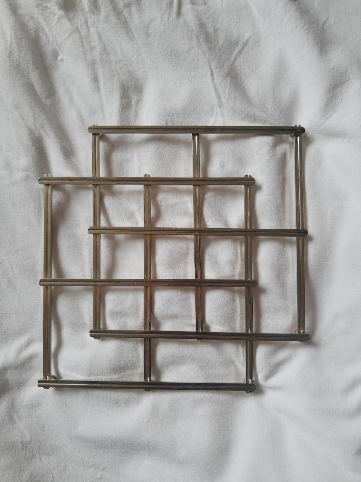 Stretchy silver metal flat bottom