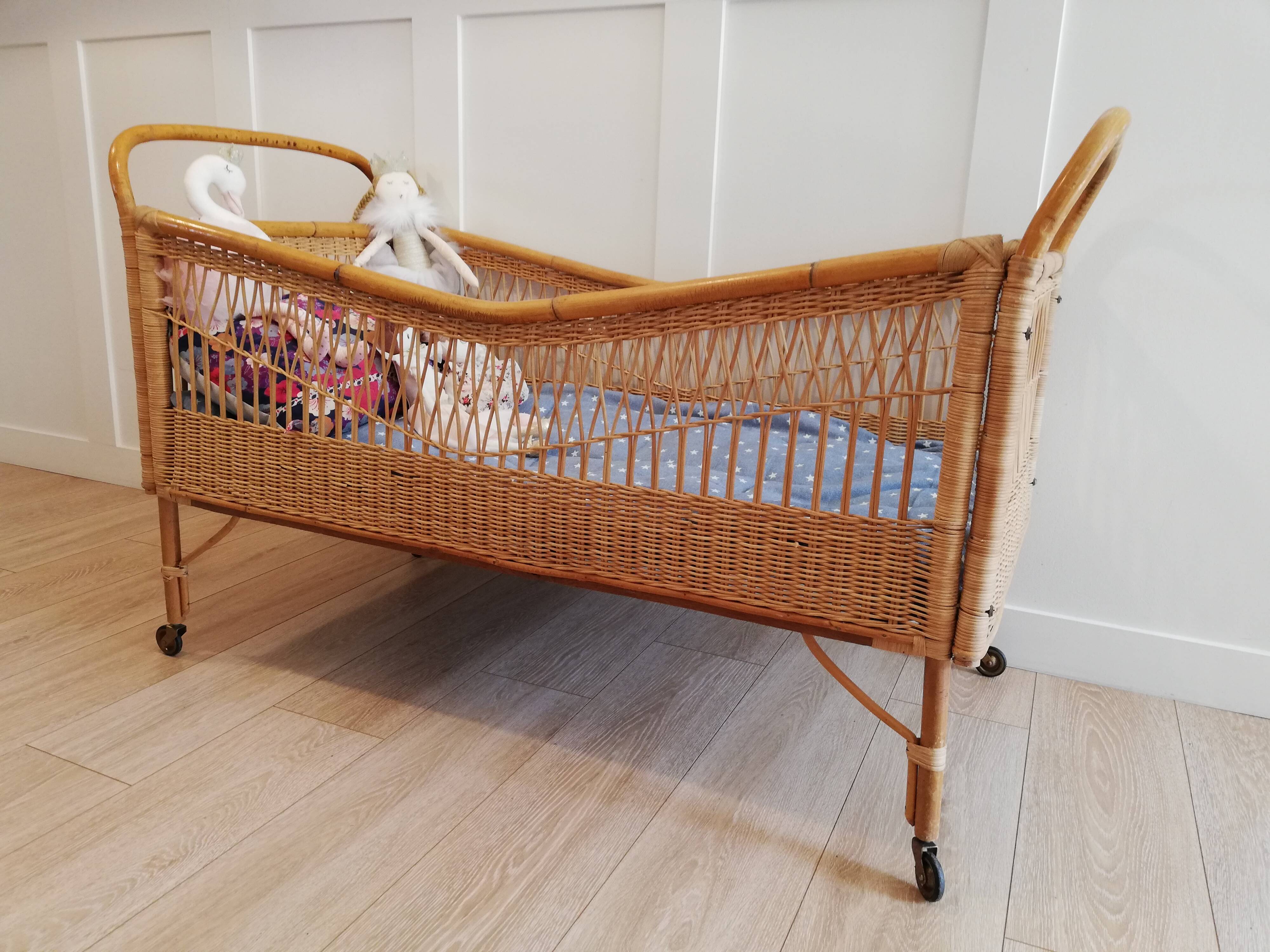 Vintage rattan baby bed