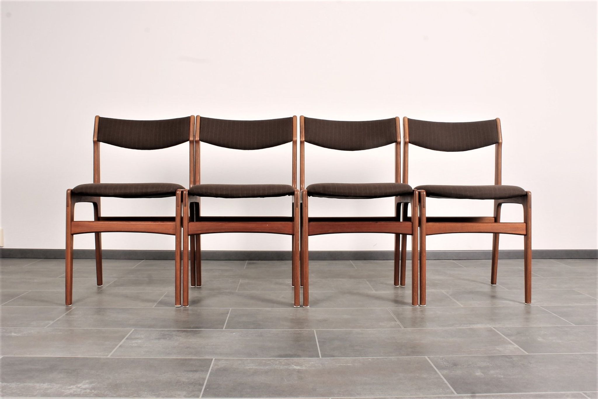 Set de 4 chaises de salle à manger en teck par Erik Buch pour Anderstrup 1950s