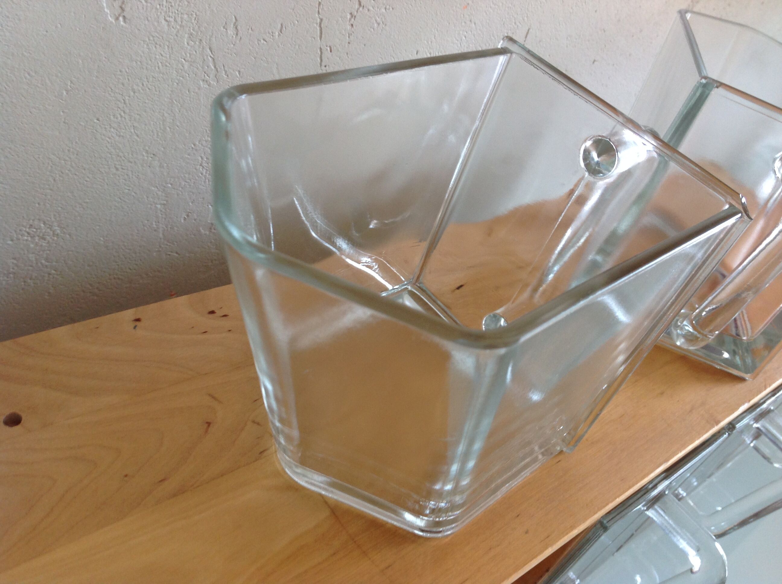 Wall stretch with glass epic drawers