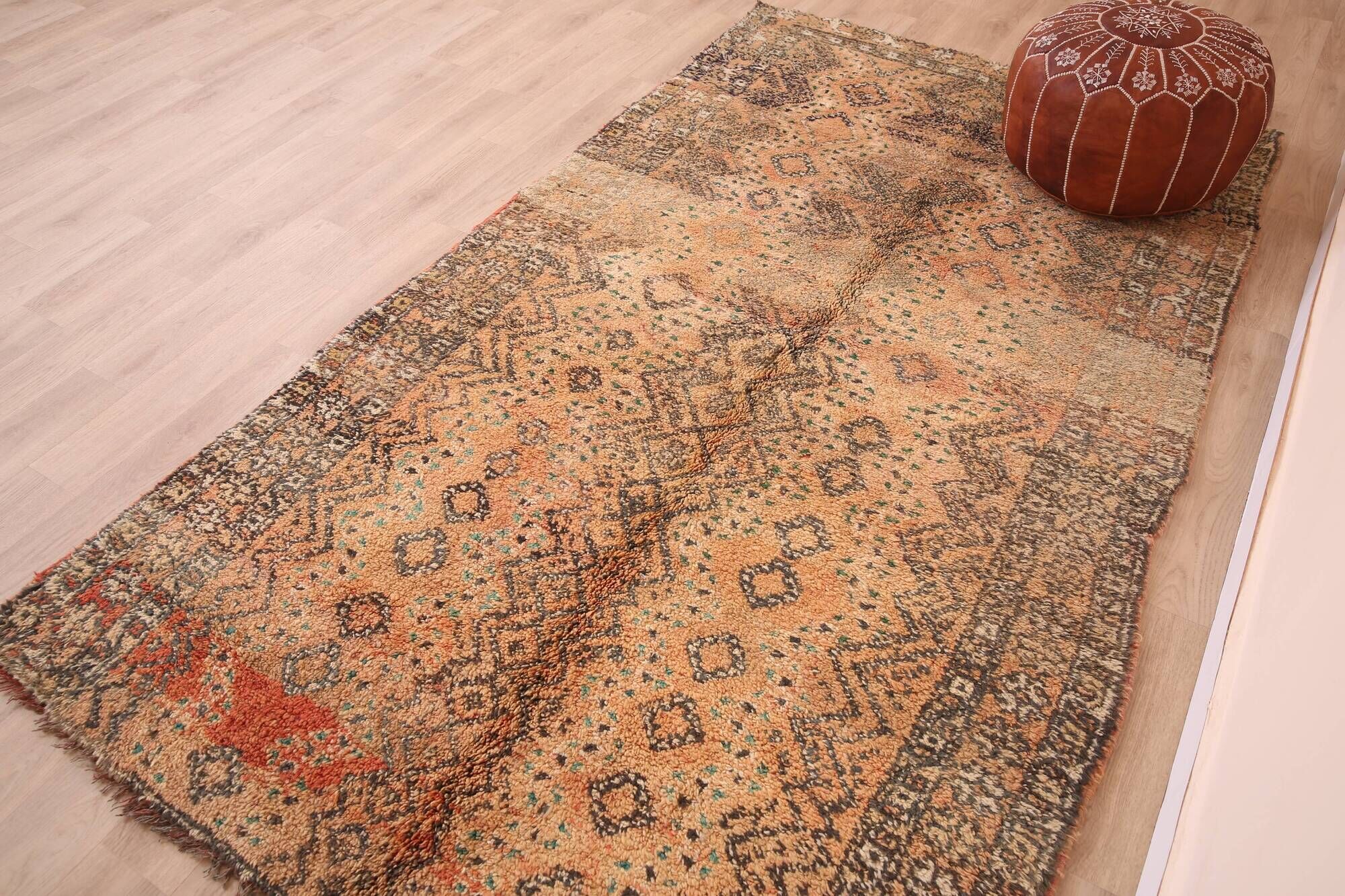 Peach Vintage Moroccan Rug 142 x 248 cm, Berber Wool Rug Handmade, Boho Rug