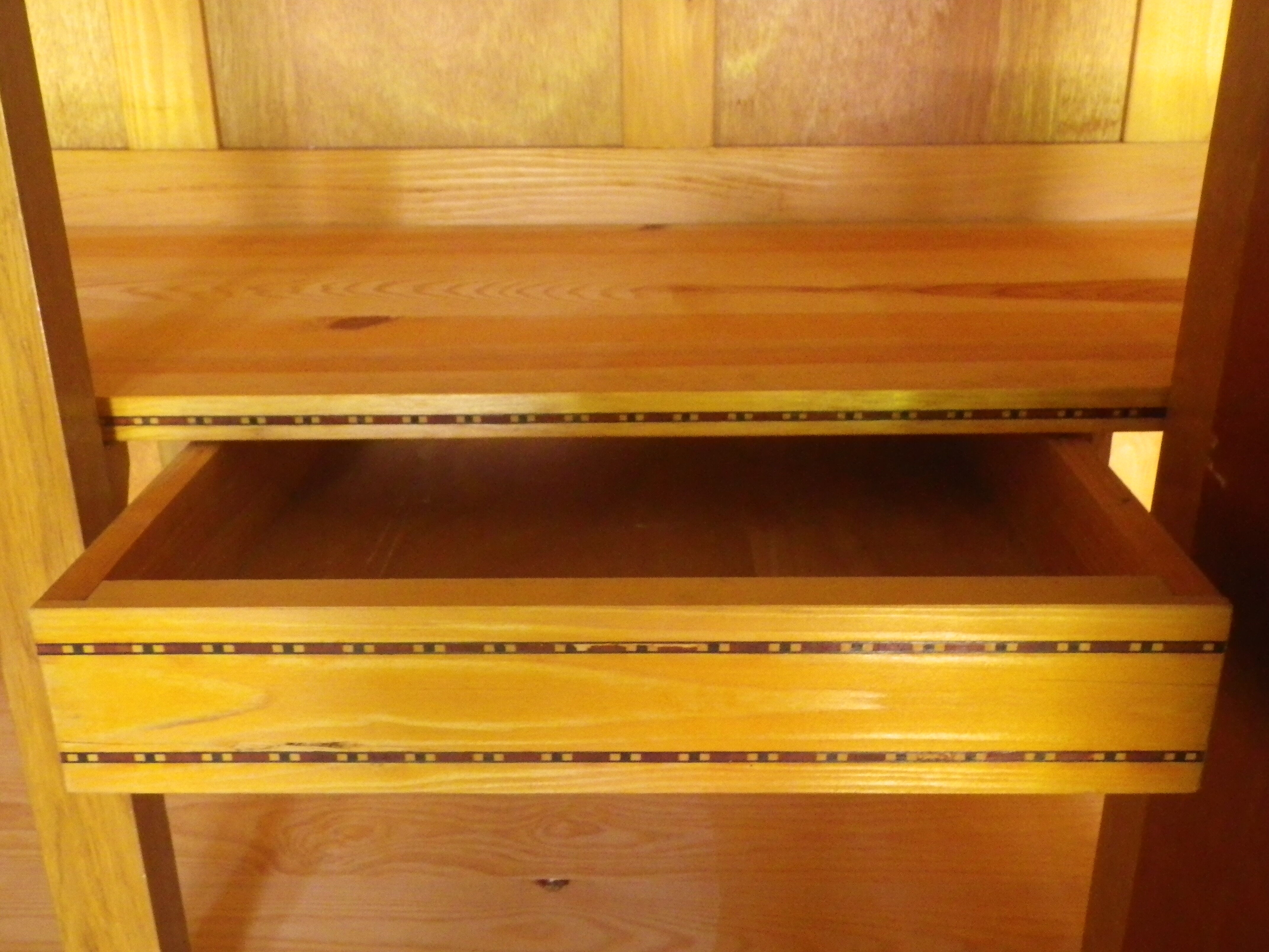 Vintage wardrobe (year 60) compass feet