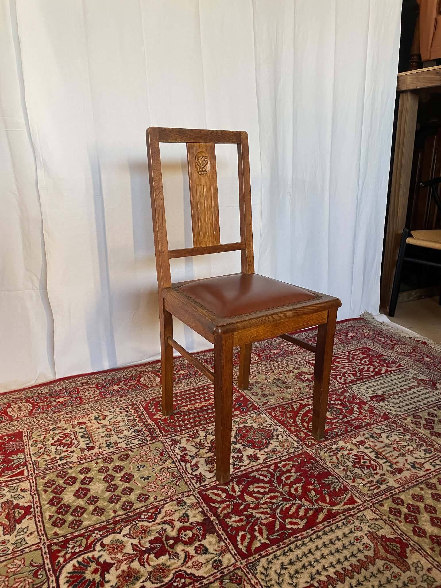 Set of 4 Art Deco chairs in oak and brown leather.