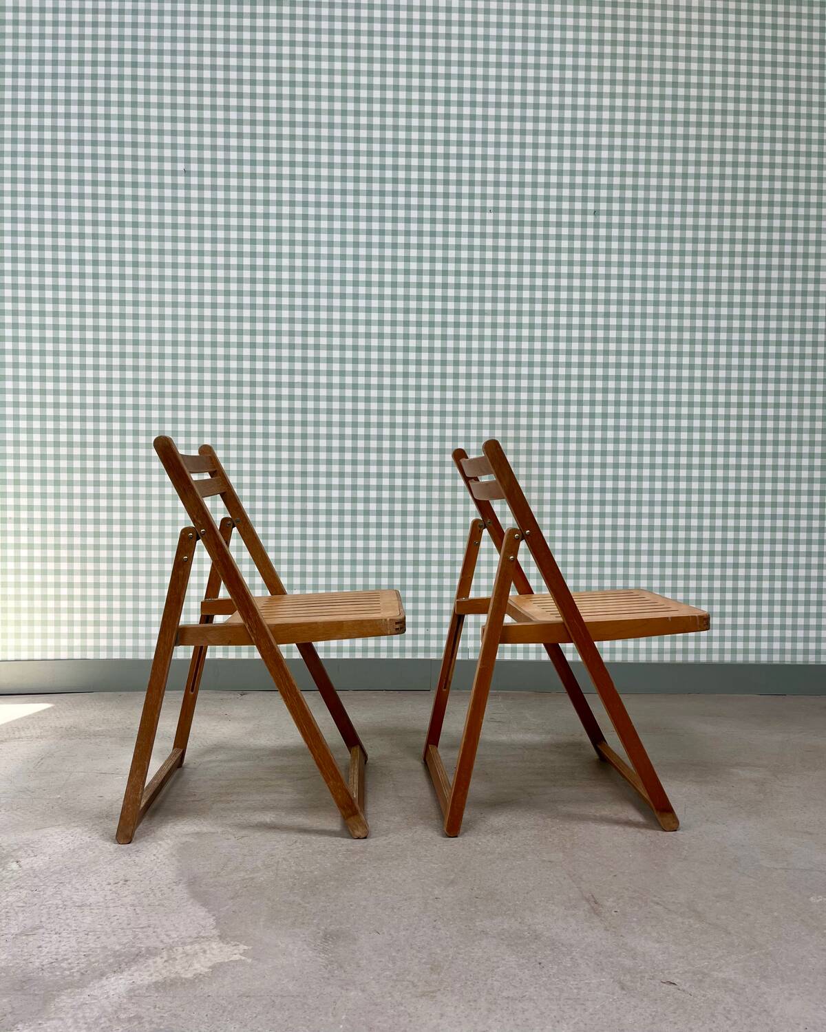 Pair of 70s wooden folding chairs