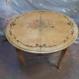 Round table for 4 to 10 place settings